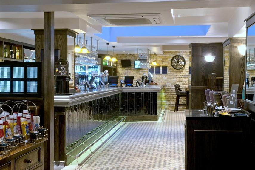 Hotel The Bath Arms Wetherspoon Warminster Exterior foto